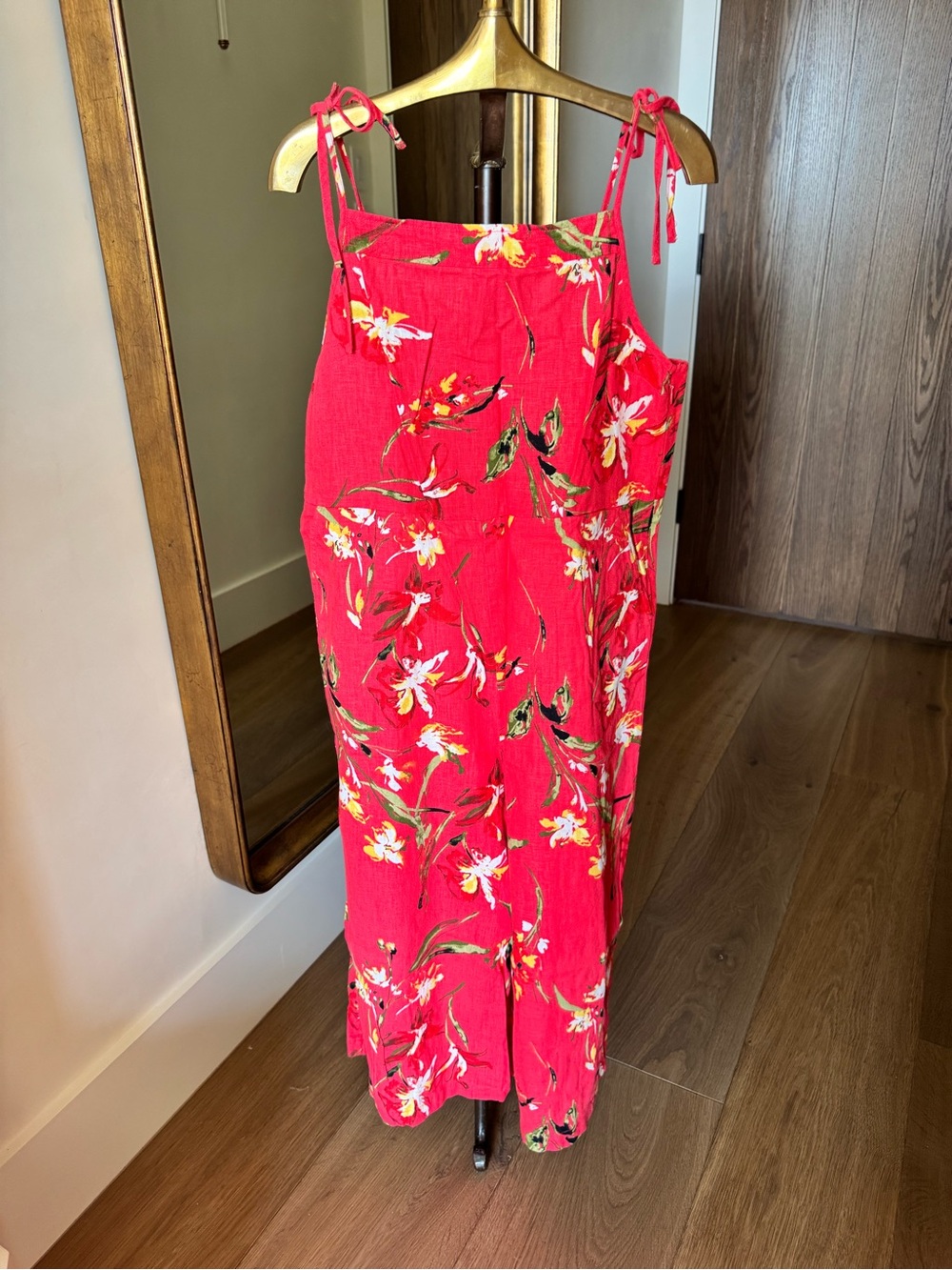 Womenโs Floral Tie-Shoulder Romper - Red